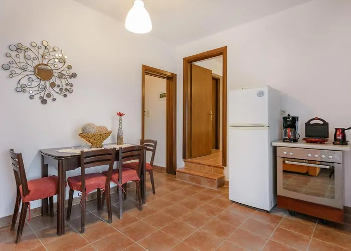 Danai House Daire Nea Roda